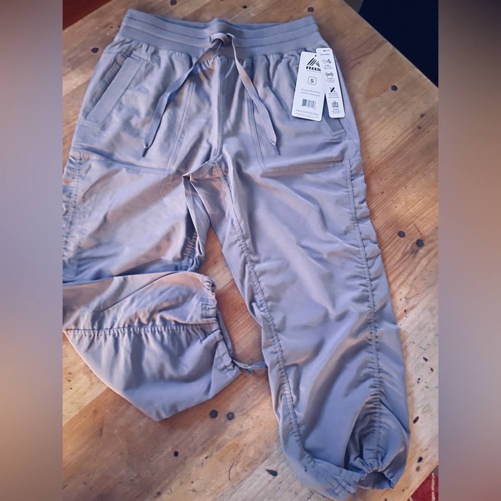 Cargo capri pants women’s, drawstrings waist and legs lightweight,active…